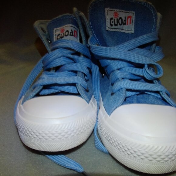 NWOT- Women's size 7 Guoan Skull Canvas High Top sneakers - Picture 3 of 9